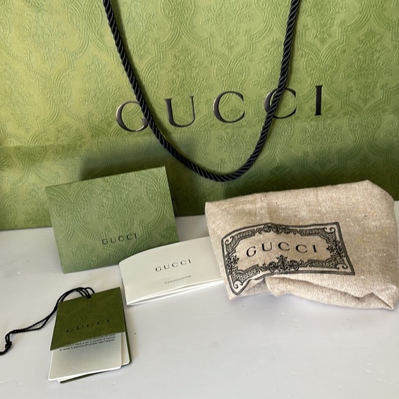 ❌(SOLD)❌NWT-AUTHENTIC UNISEX MESSENGER LEATHER BAG GUCCI, MADE IN ITALY. - Picture 5 of 17